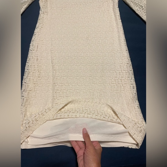 Banana Republic lined, lace dress in cream. - Picture 7 of 10
